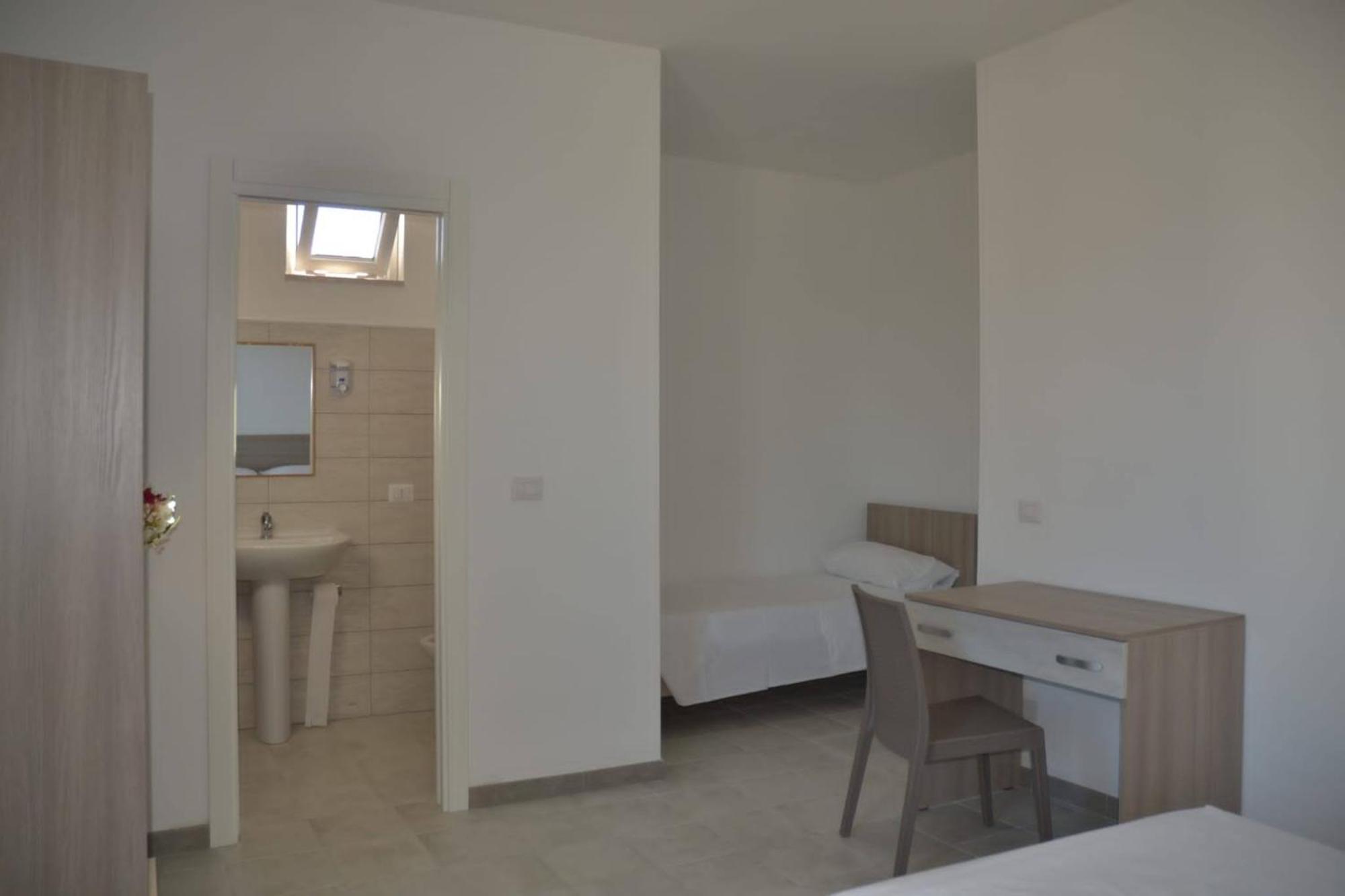 Villa Uria Monolocali Con E Senza Angolo Cottura Ischitella Exterior foto